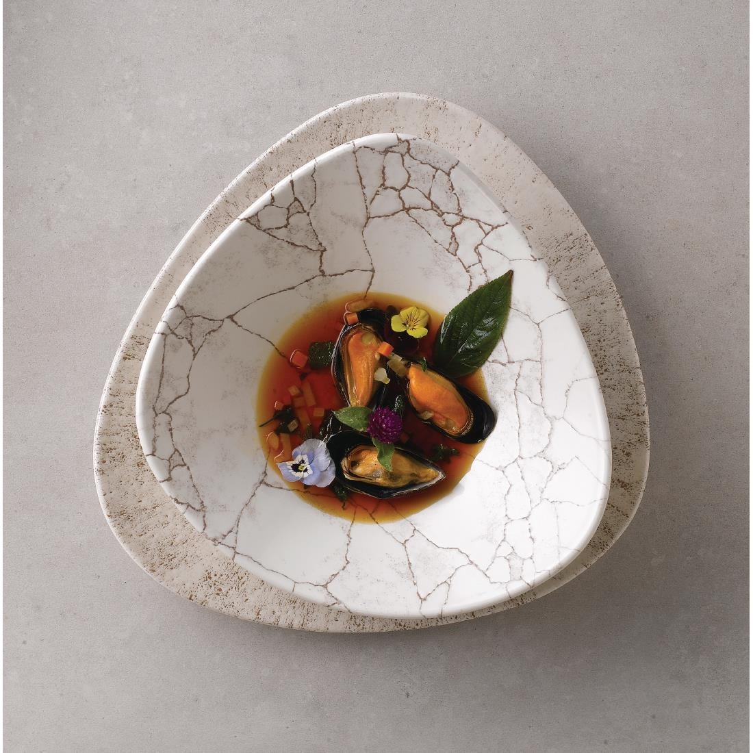  Churchill Bols triangulaires Studio Prints Kintsugi Agate Grey Lotus 177mm (Lot de 12) 