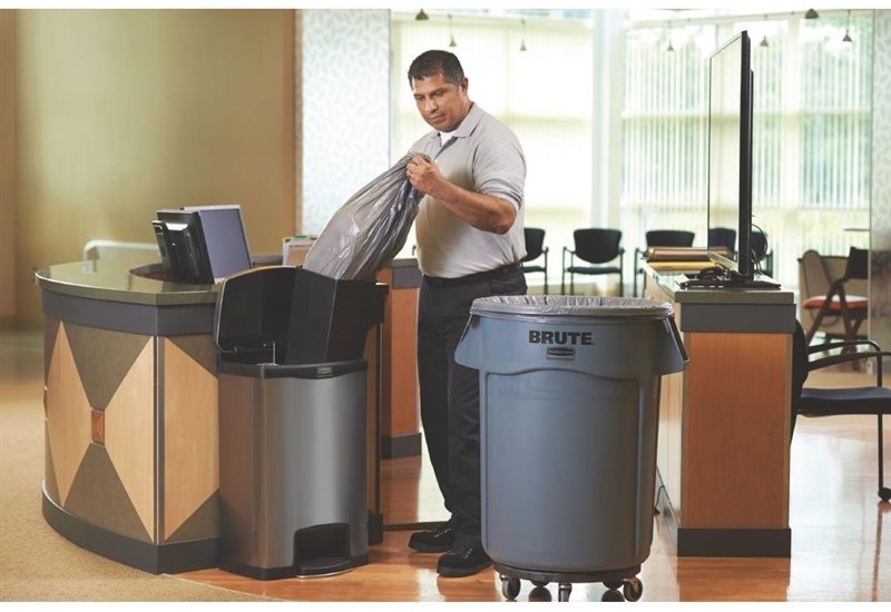  Rubbermaid Poubelle &agrave; p&eacute;dale frontale inox Slim Jim 50L 